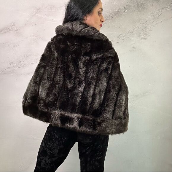 Susan Lynn fur shall - Picture 3 of 6